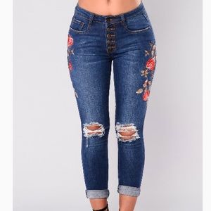Novelle Mode distressed  jeans size: US 31”